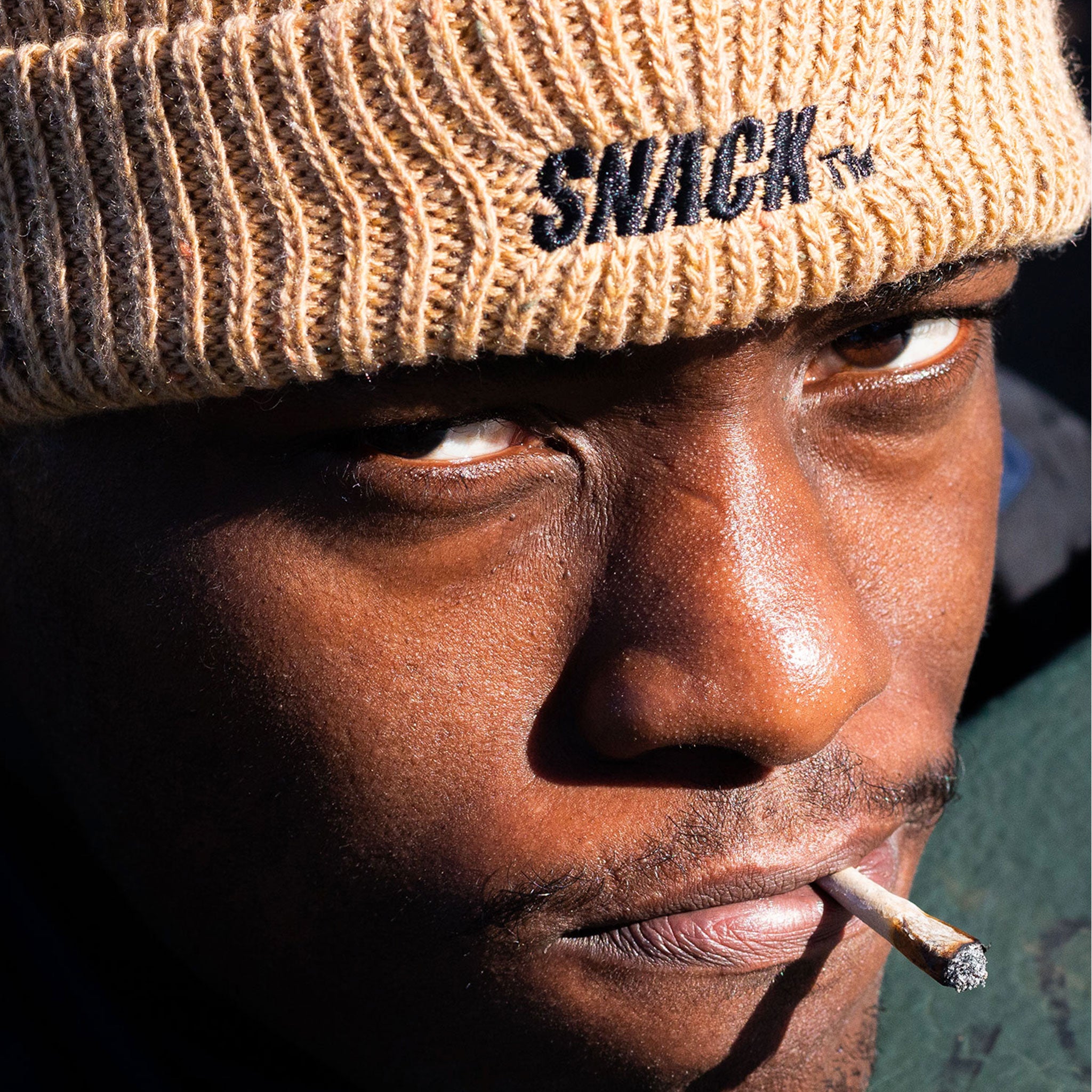Snack Speckle beanie tan logo ricamato