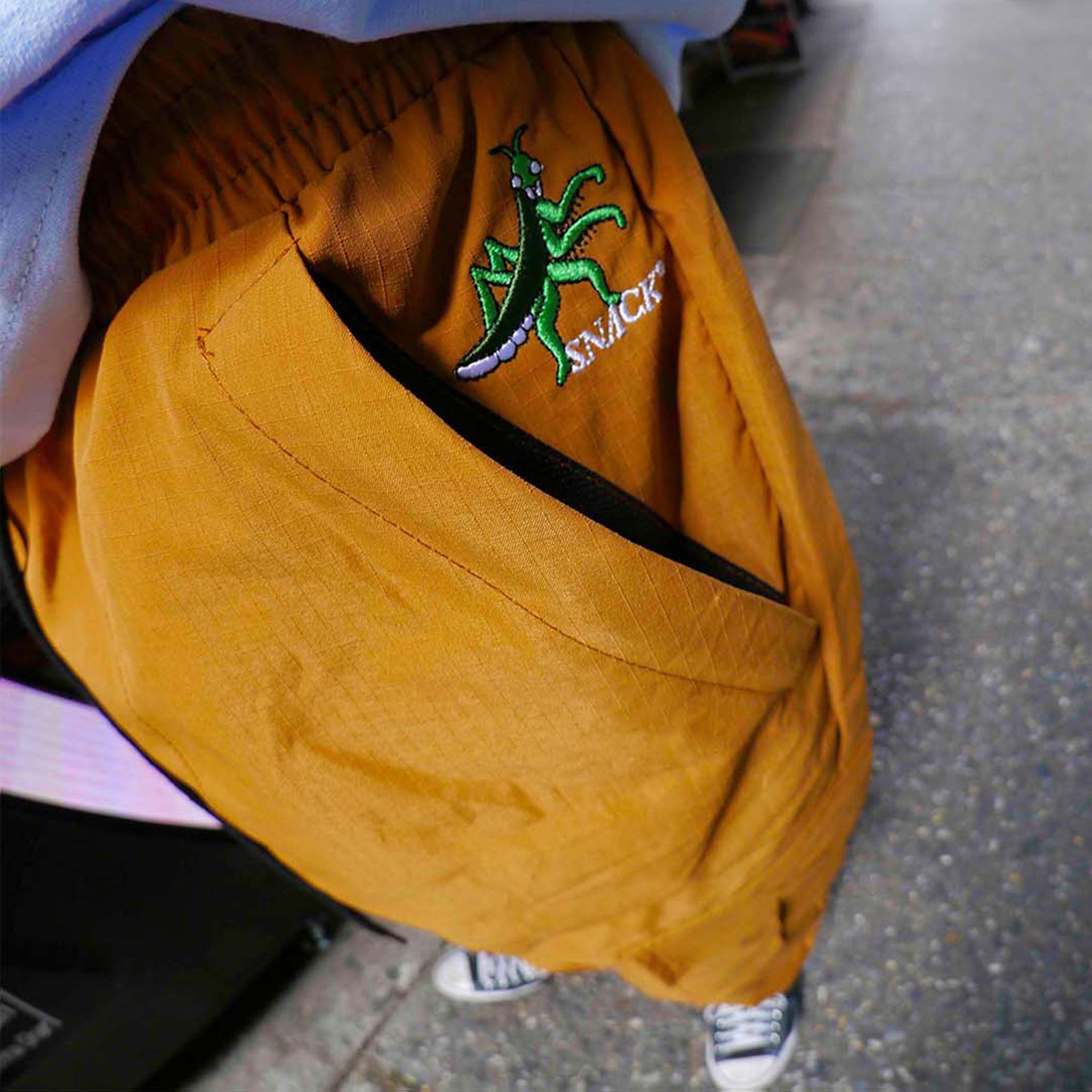 Snack Skateboarding Mantis pantaloni cargo golden milk