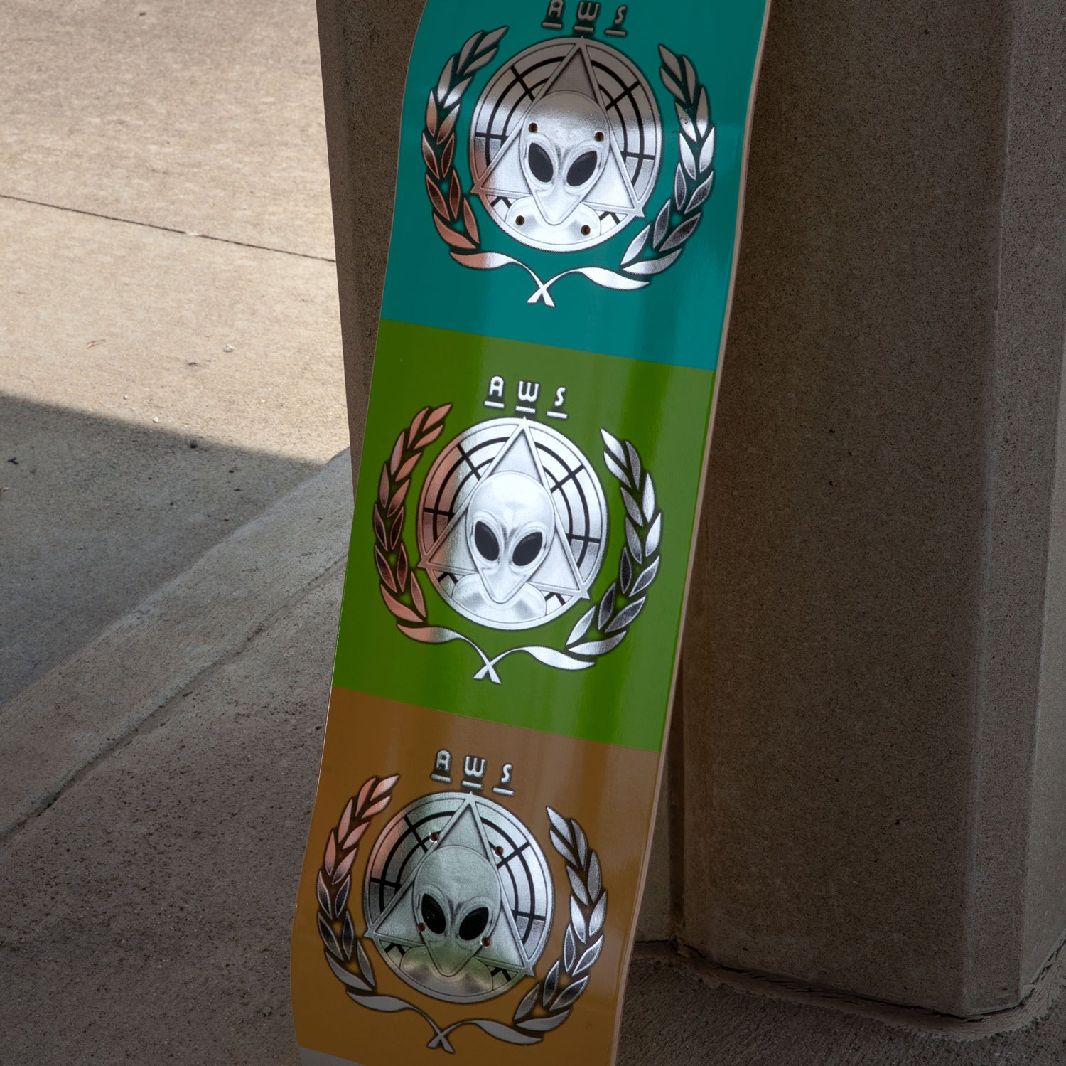 Alien Workshop AWOL tavola skate 8.50" chrome foil acero