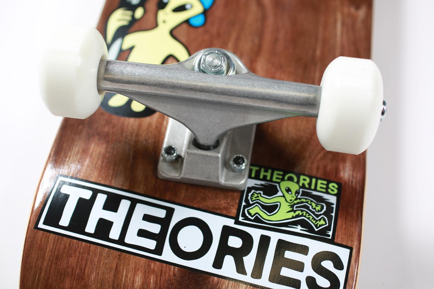 Theories Rave Kid 8.25 skateboard completo montato