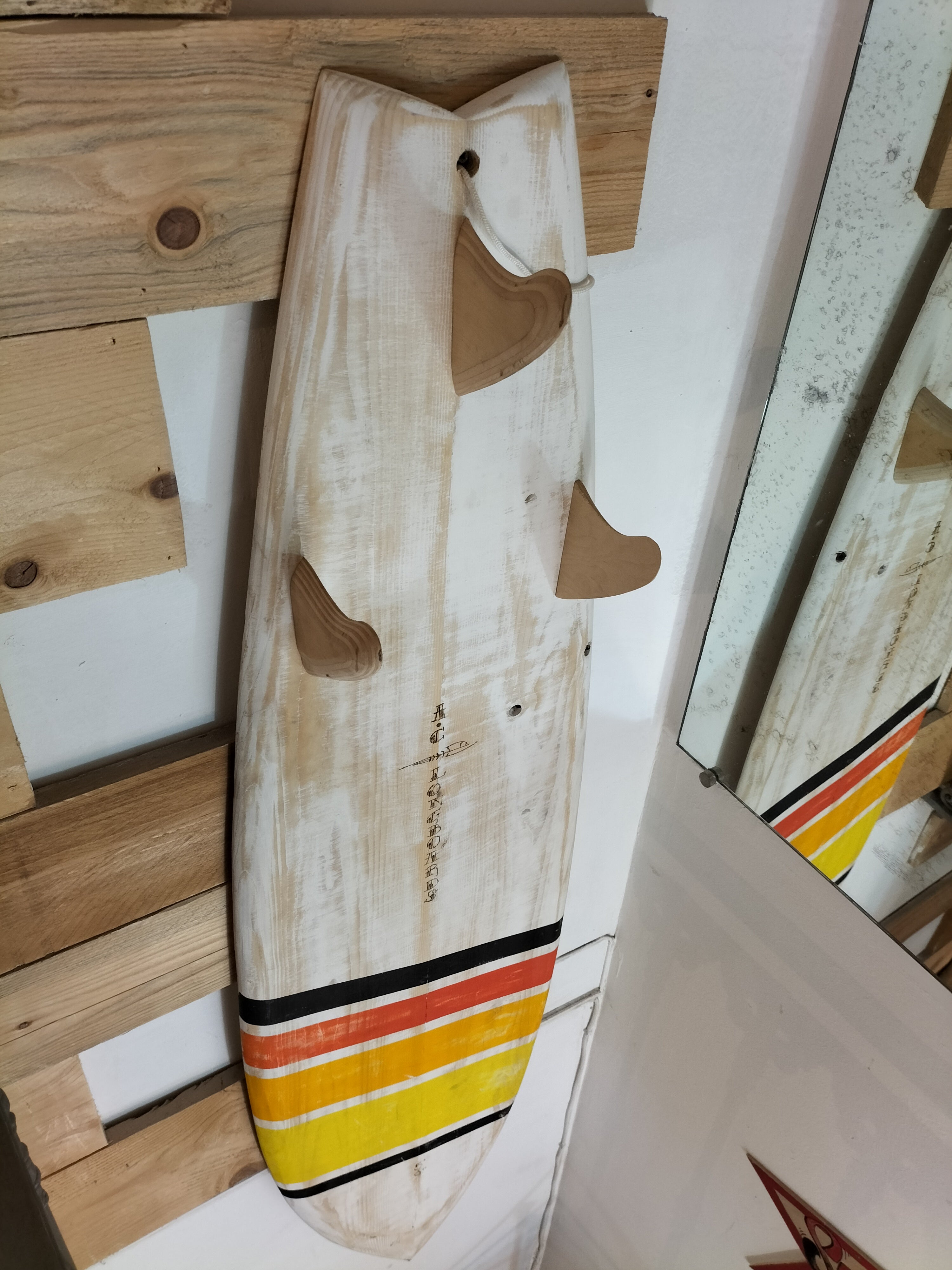 AC Longboards Old Orange appendiabiti surf legno 180 cm