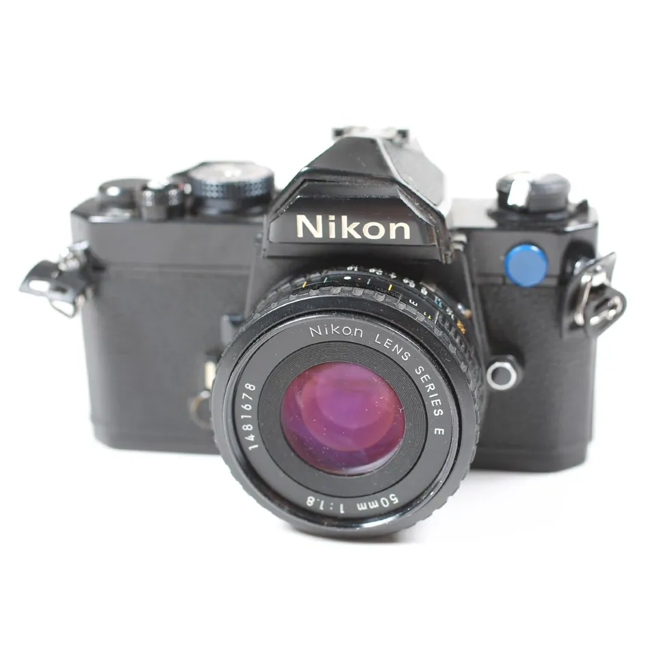 Nikon FM macchina fotografica analogica 35mm 50mm f/1.8 nera