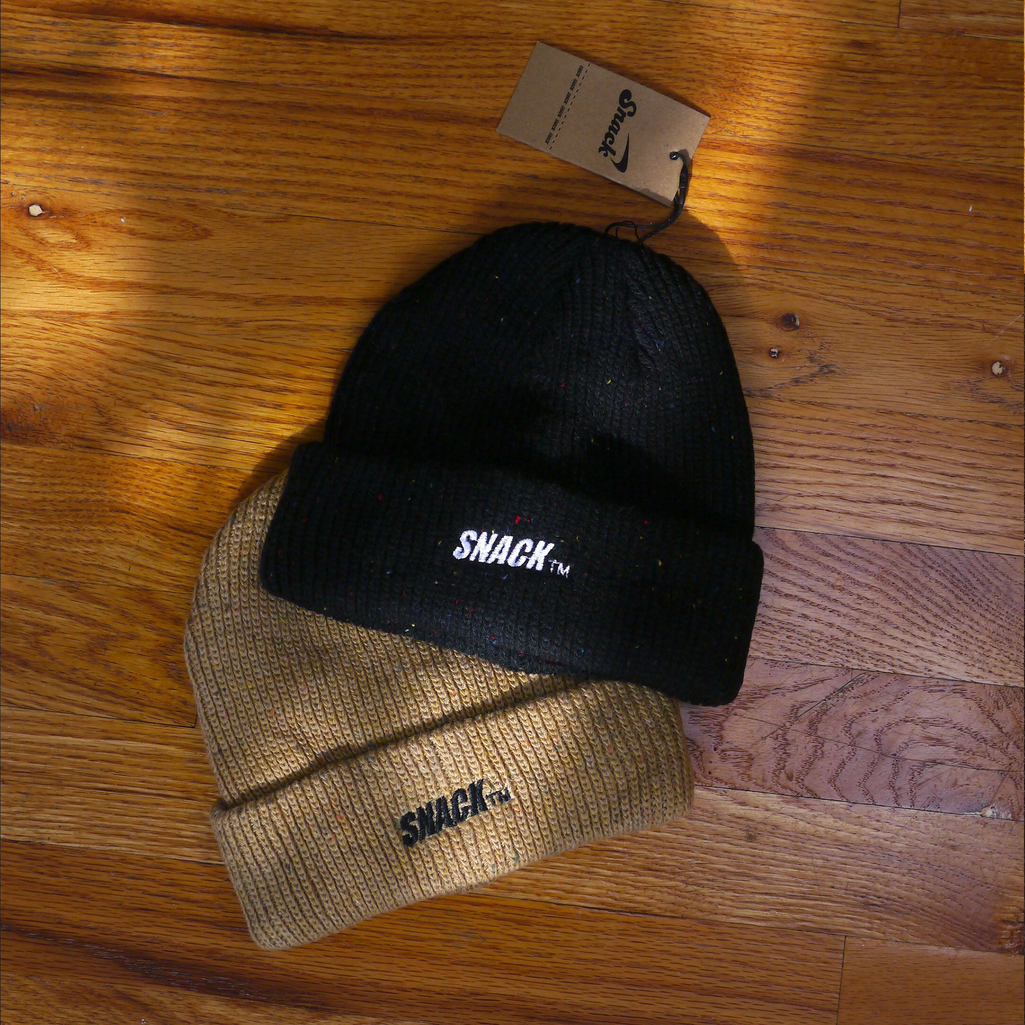 Snack Speckle beanie tan logo ricamato