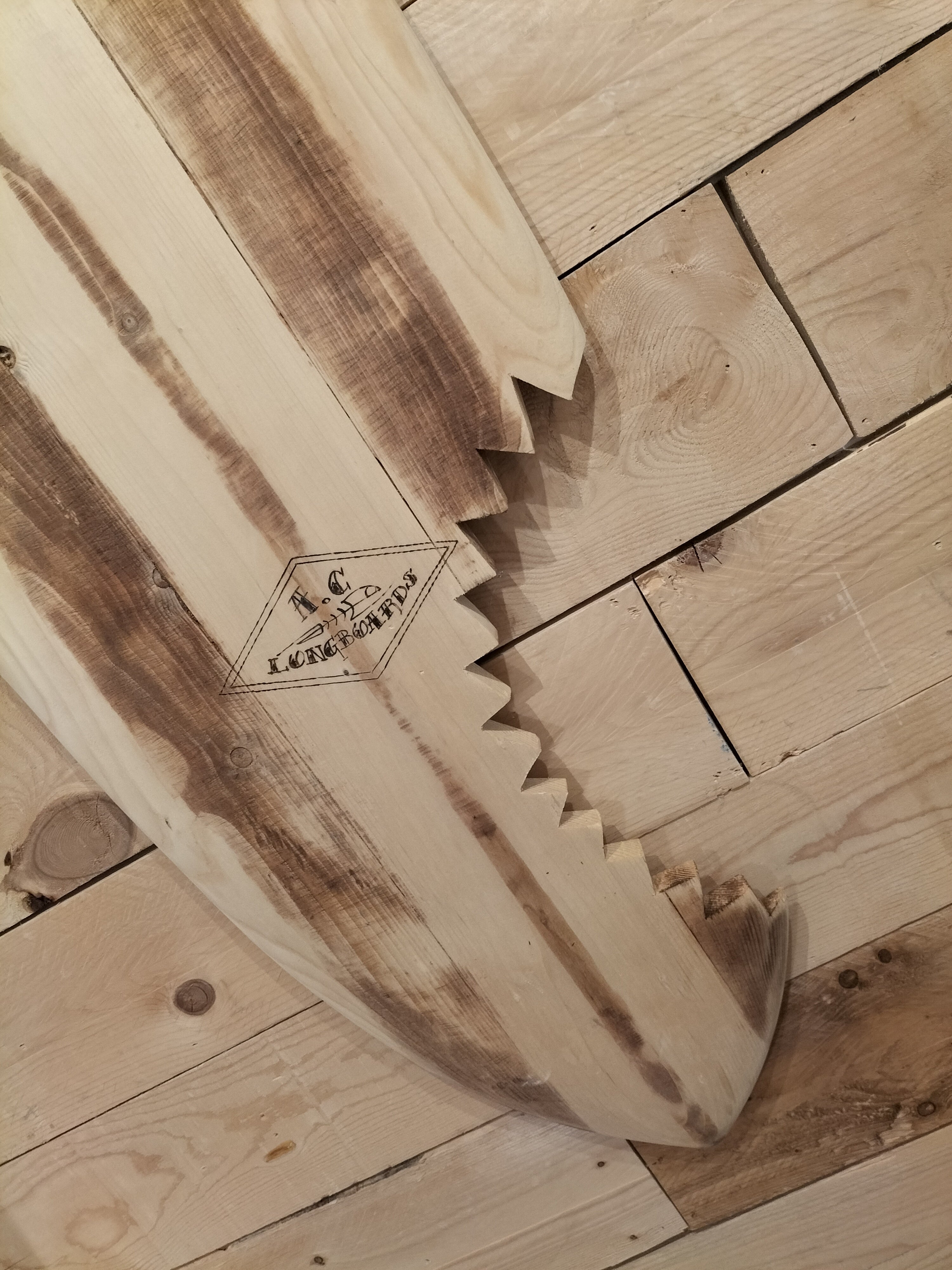 AC Longboards 5,7 Brown Line Shark Bite appendiabiti