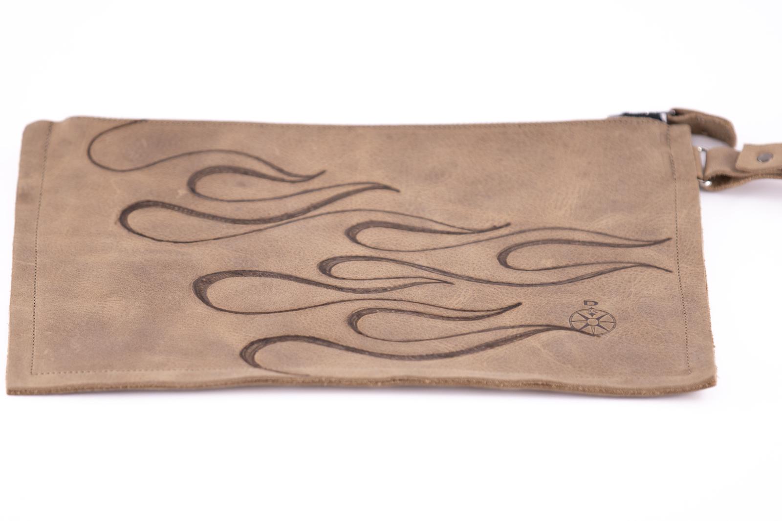 AC Longboards Uzuri Pochette Flames Pelle Cera Tracolla