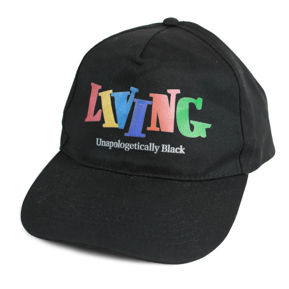 Living Unapologetically Black Dad Cap cappello nero strapback