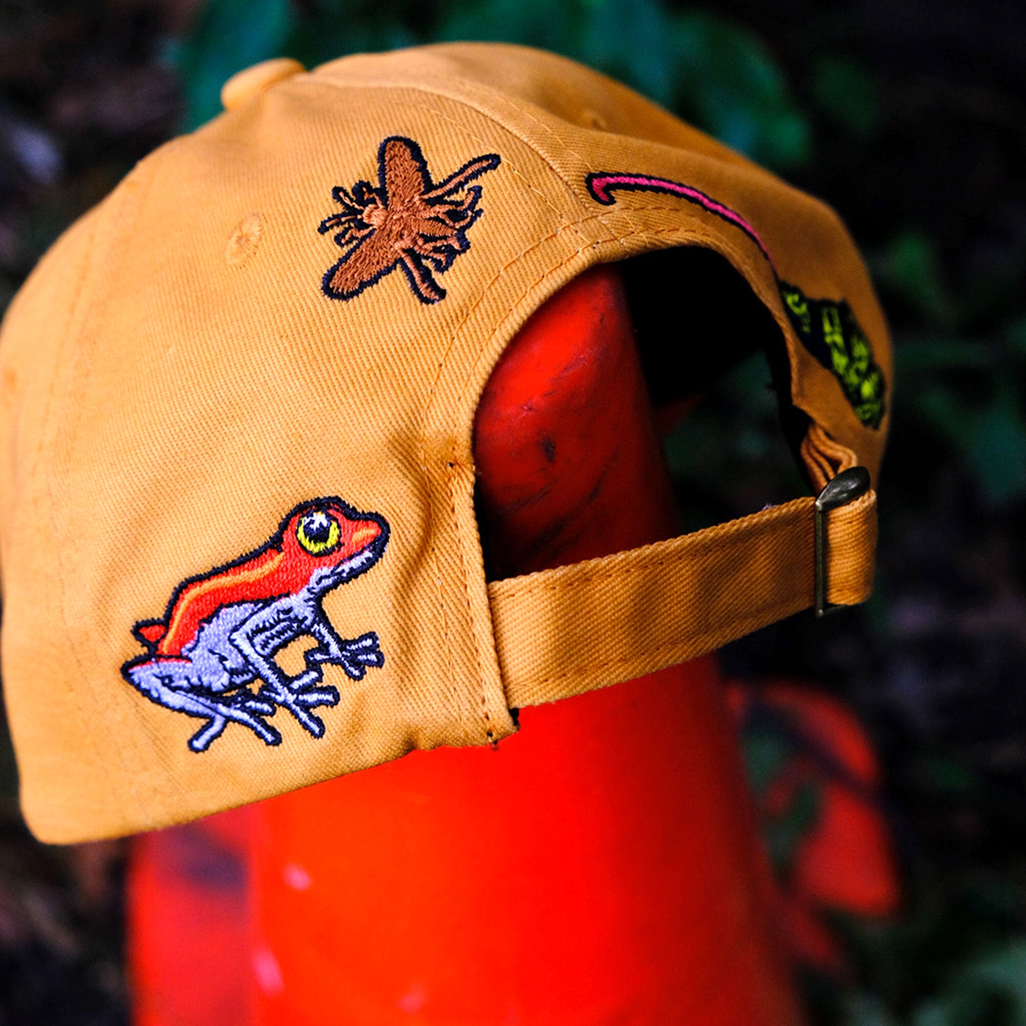 Snack Skateboarding Poisonous Darts cappello oro tela