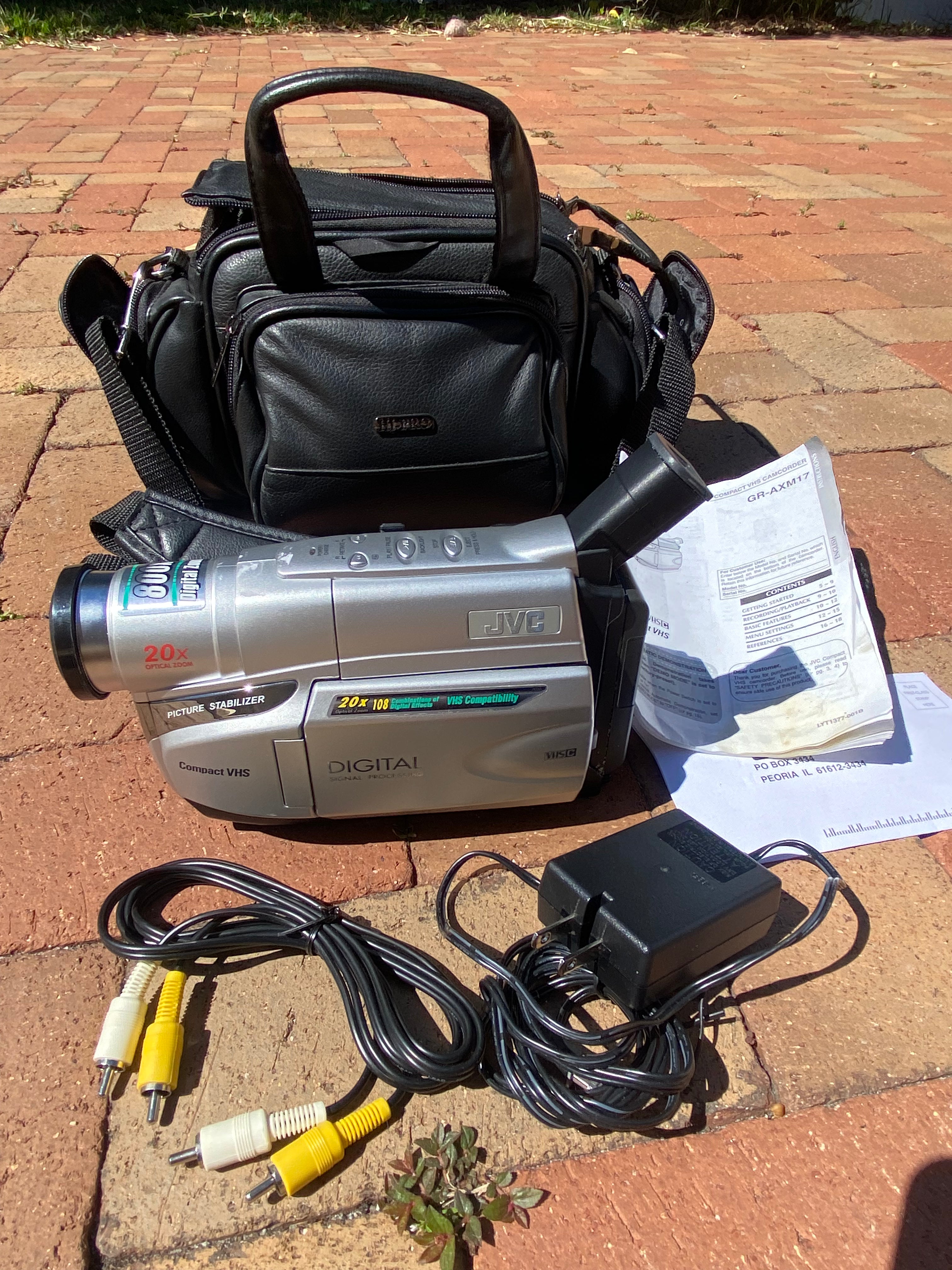 JVC GR-AXM17U videocamera VHS-C vintage bundle