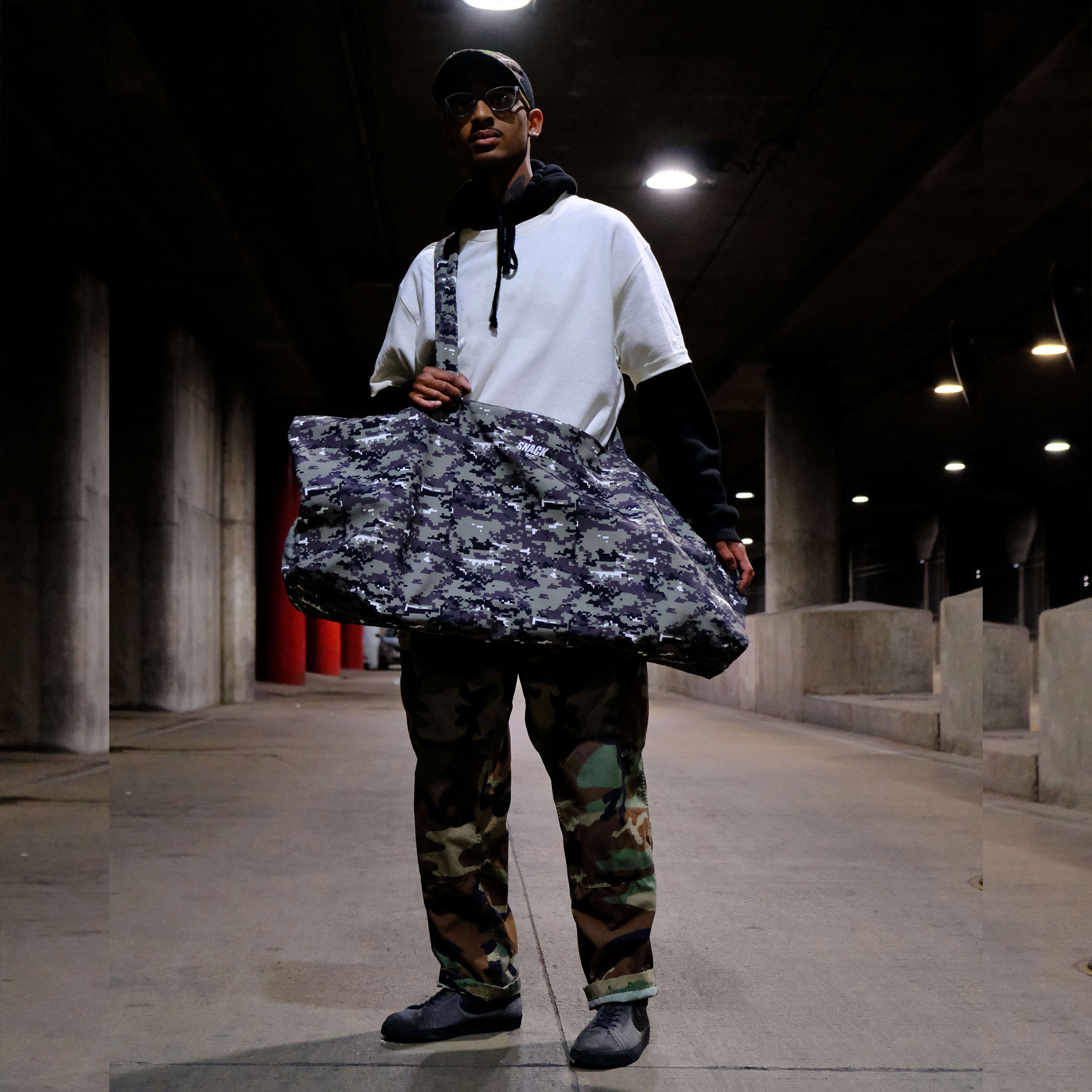 Snack XXXL Digi Camo borsa tote skate tela 35”