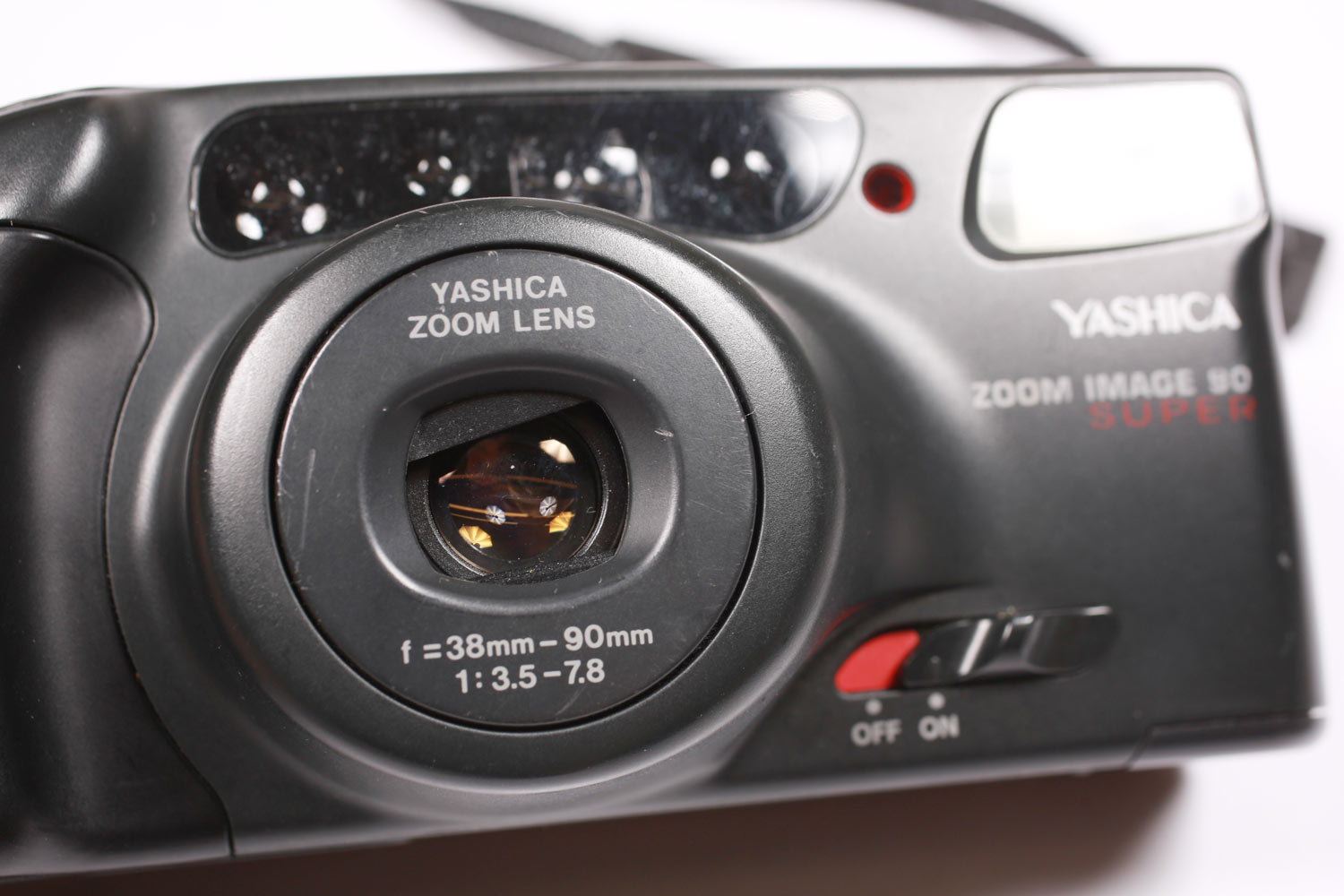 Yashica Zoom 90 macchina fotografica 35mm point and shoot