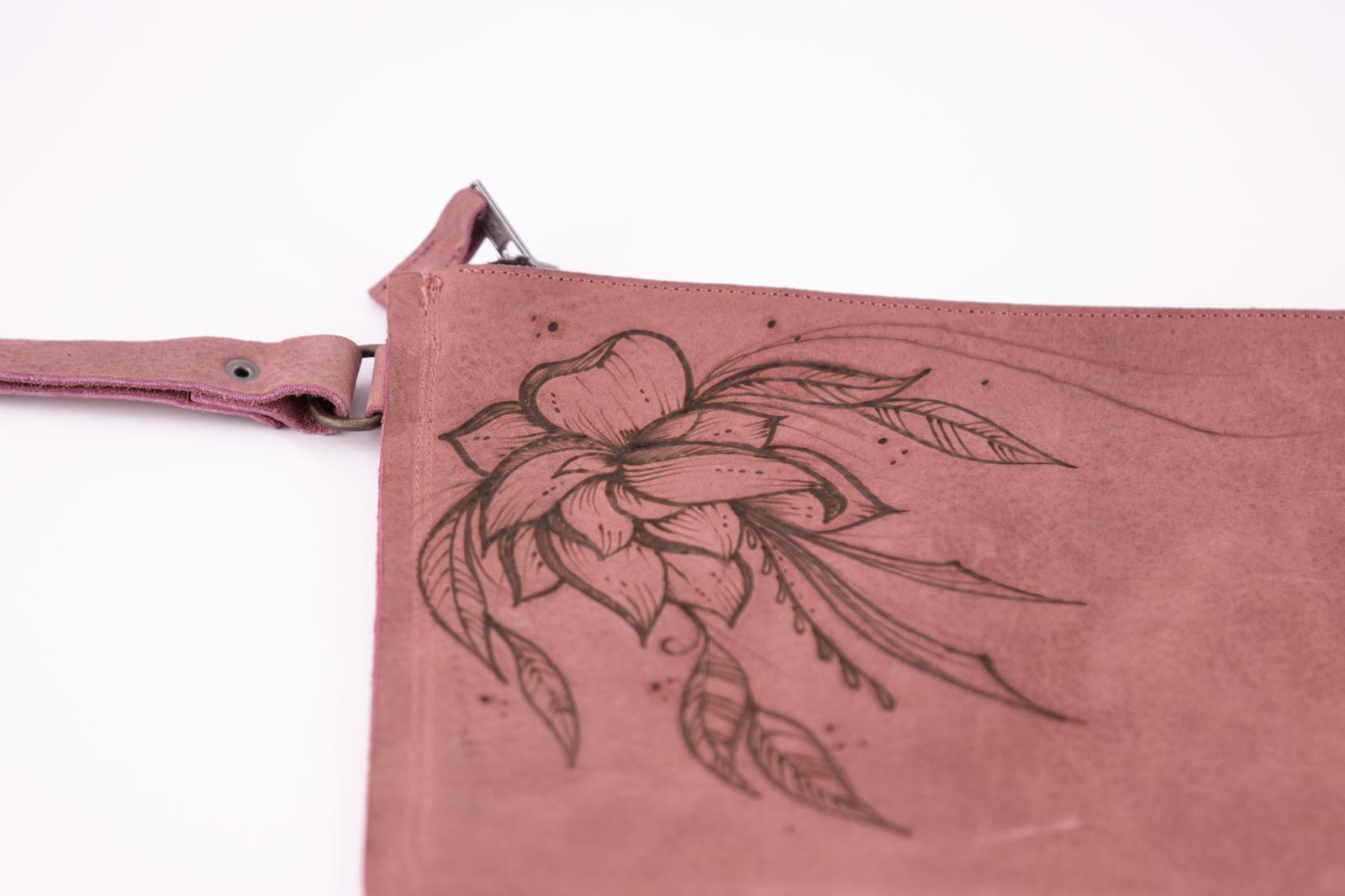 AC Longboards Uzuri Fiore di Loto pochette pelle rosa antico