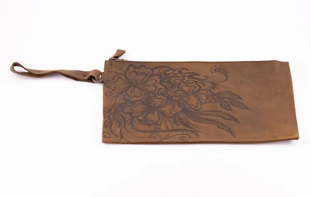AC Longboards Uzuri Ibiscus pochette pelle marrone