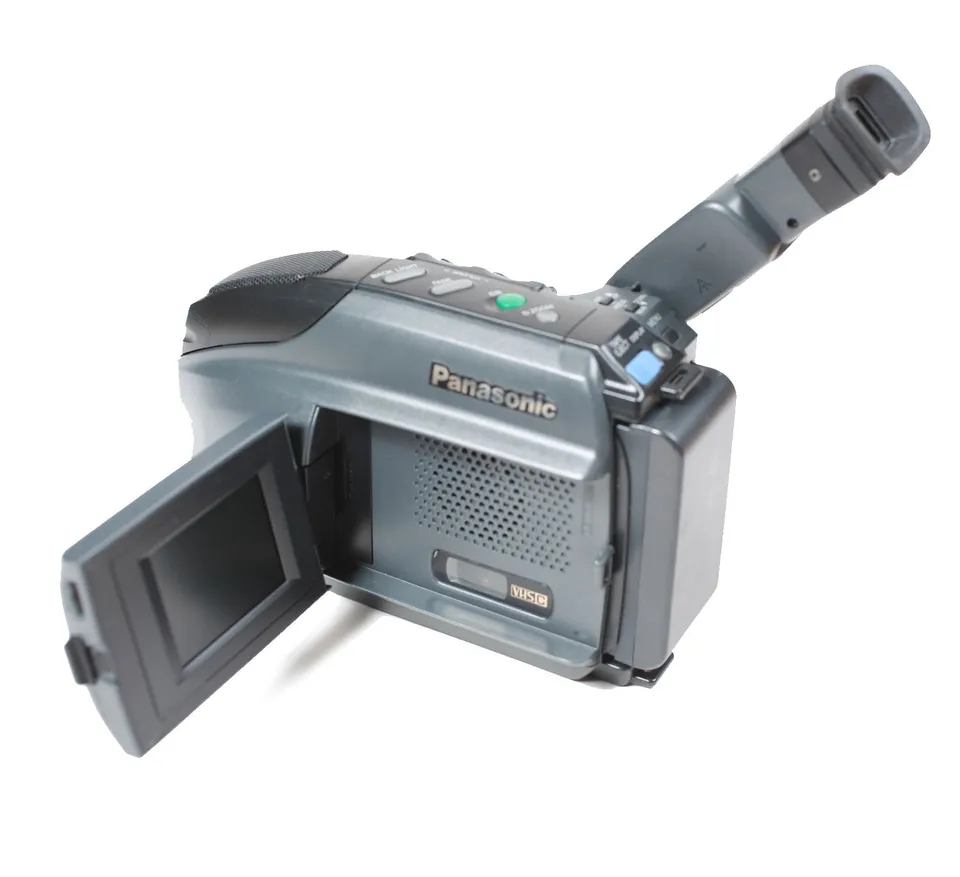 Panasonic Palmsight PV-L650D videocamera VHS-C vintage bundle