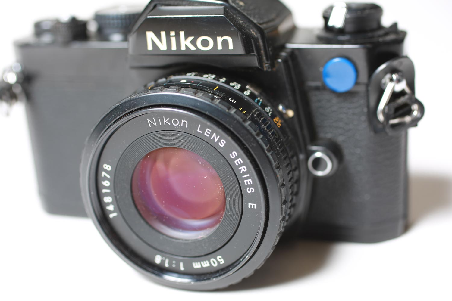 Nikon FM macchina fotografica analogica 35mm 50mm f/1.8 nera