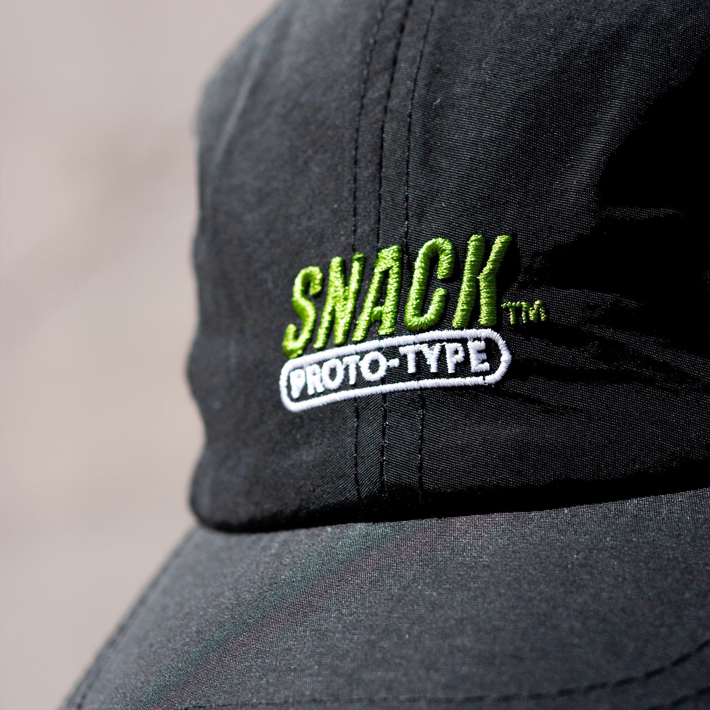 Snack Back Off cappello nylon con copricollo
