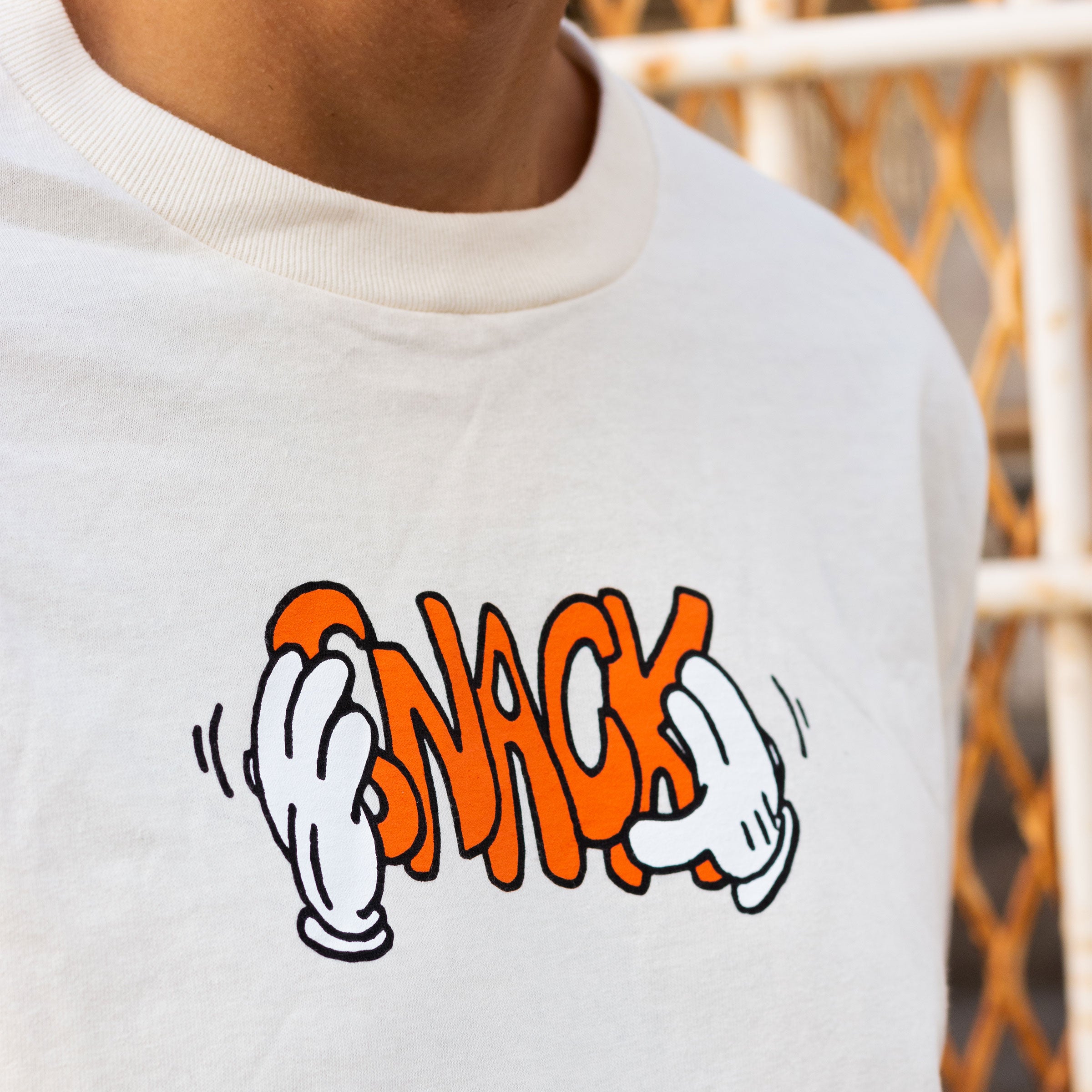 Snack Skateboarding Good Hands t-shirt crema cotone