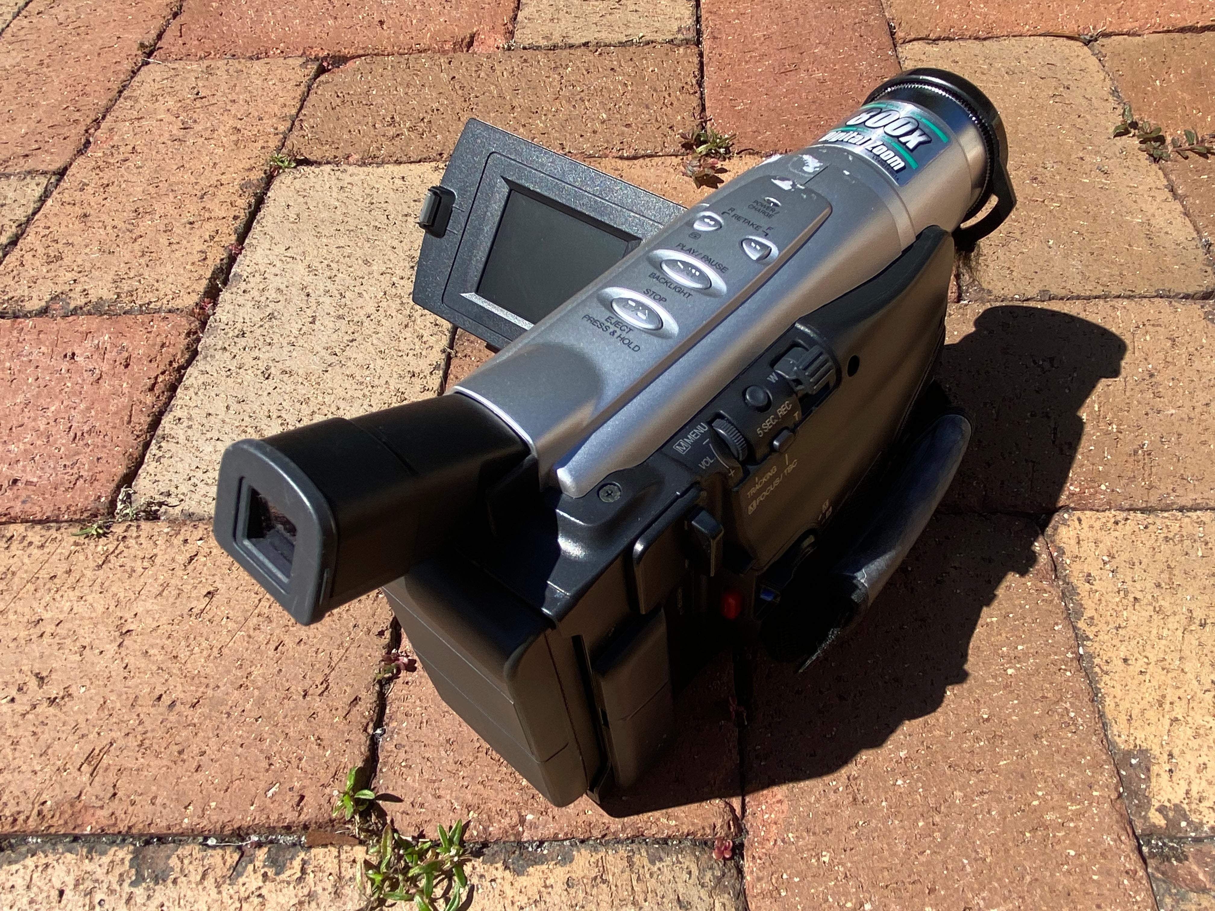 JVC GR-AXM17U videocamera VHS-C vintage bundle