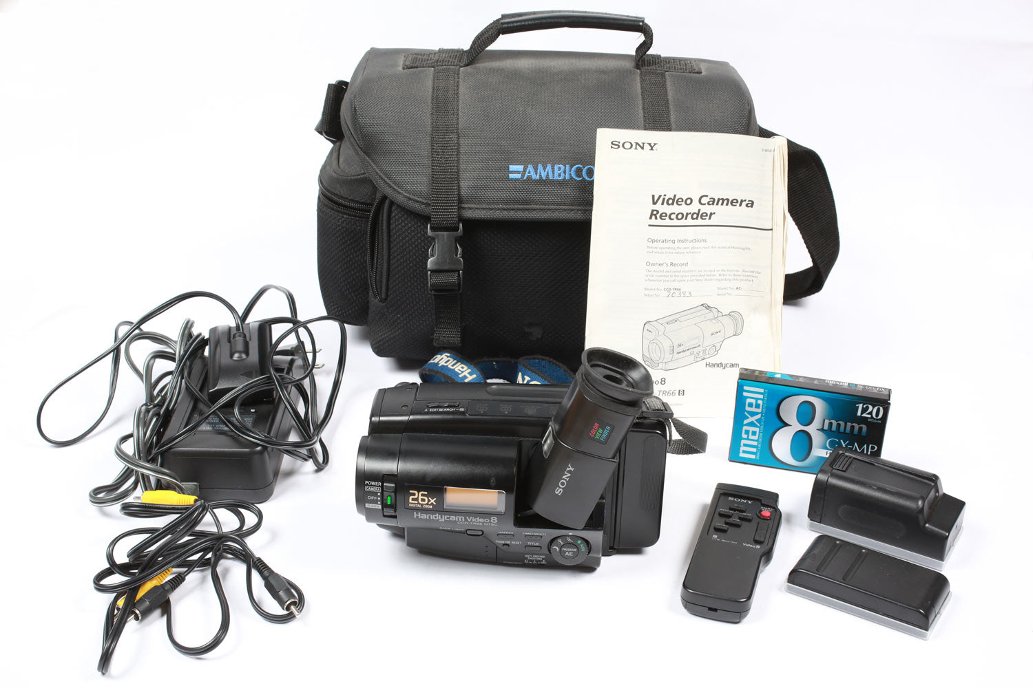 Sony Handycam CCD-TR66 videocamera 8mm bundle
